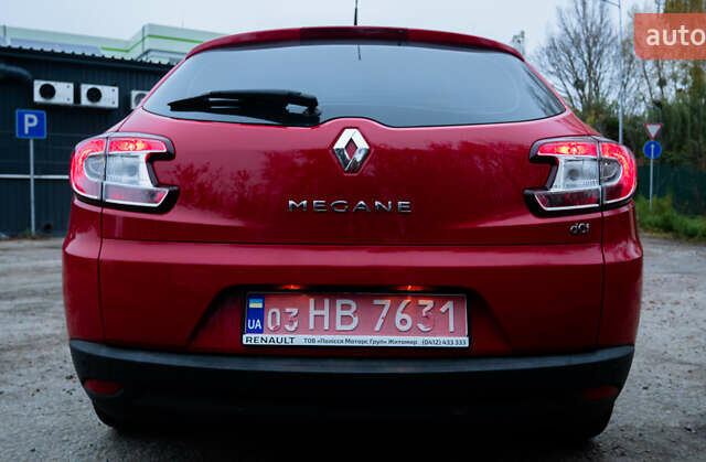 Красный Рено Меган, объемом двигателя 1.5 л и пробегом 156 тыс. км за 9300 $, фото 4 на Automoto.ua
