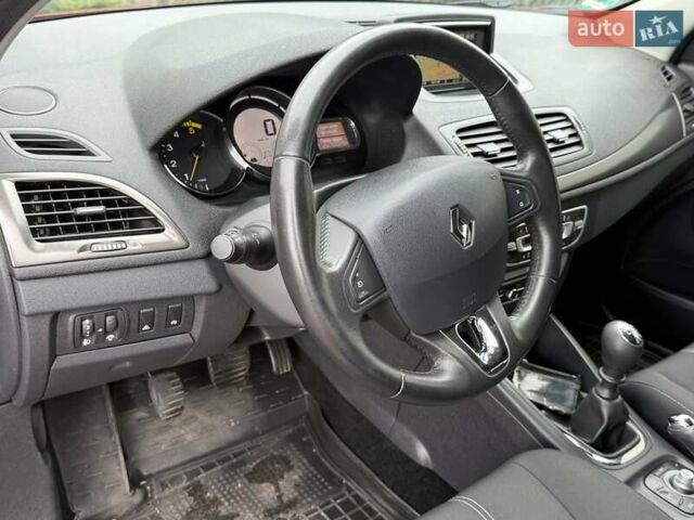 Червоний Рено Меган, об'ємом двигуна 1.5 л та пробігом 160 тис. км за 8800 $, фото 41 на Automoto.ua