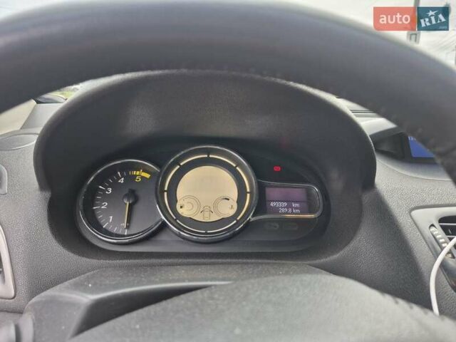 Красный Рено Меган, объемом двигателя 1.5 л и пробегом 493 тыс. км за 8000 $, фото 13 на Automoto.ua