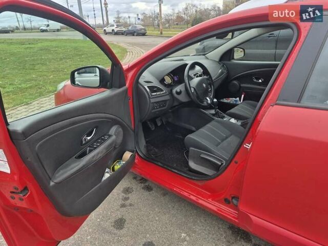 Красный Рено Меган, объемом двигателя 1.5 л и пробегом 493 тыс. км за 8000 $, фото 1 на Automoto.ua