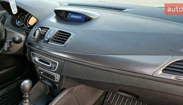 Червоний Рено Меган, об'ємом двигуна 1.5 л та пробігом 214 тис. км за 7300 $, фото 5 на Automoto.ua