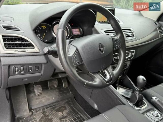 Червоний Рено Меган, об'ємом двигуна 1.5 л та пробігом 160 тис. км за 8800 $, фото 42 на Automoto.ua