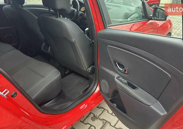 Красный Рено Меган, объемом двигателя 1.5 л и пробегом 250 тыс. км за 8400 $, фото 6 на Automoto.ua
