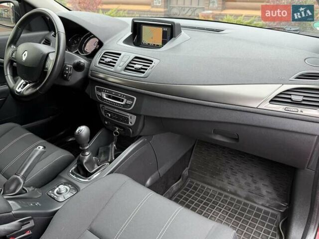 Червоний Рено Меган, об'ємом двигуна 1.5 л та пробігом 160 тис. км за 8800 $, фото 51 на Automoto.ua