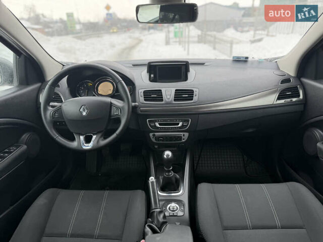 Красный Рено Меган, объемом двигателя 1.5 л и пробегом 250 тыс. км за 8250 $, фото 30 на Automoto.ua