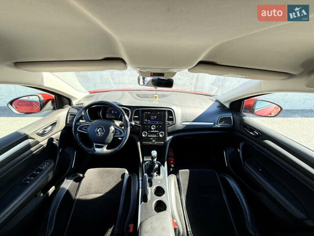 Красный Рено Меган, объемом двигателя 1.2 л и пробегом 130 тыс. км за 10200 $, фото 13 на Automoto.ua