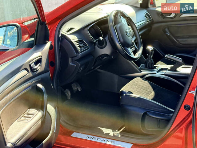 Красный Рено Меган, объемом двигателя 1.2 л и пробегом 130 тыс. км за 10200 $, фото 8 на Automoto.ua