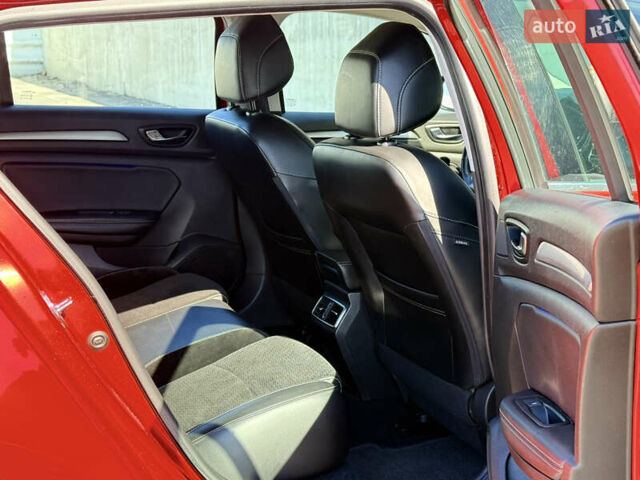 Красный Рено Меган, объемом двигателя 1.2 л и пробегом 130 тыс. км за 10200 $, фото 10 на Automoto.ua