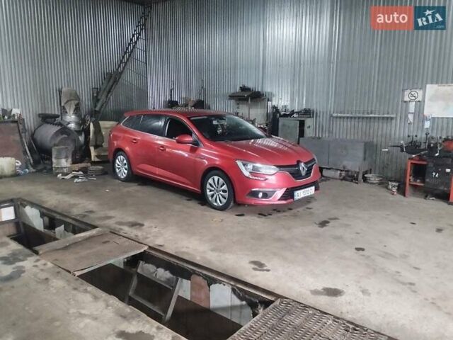 Красный Рено Меган, объемом двигателя 1.46 л и пробегом 250 тыс. км за 11900 $, фото 1 на Automoto.ua