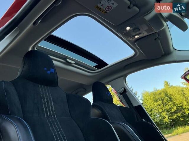 Красный Рено Меган, объемом двигателя 1.6 л и пробегом 219 тыс. км за 13750 $, фото 80 на Automoto.ua