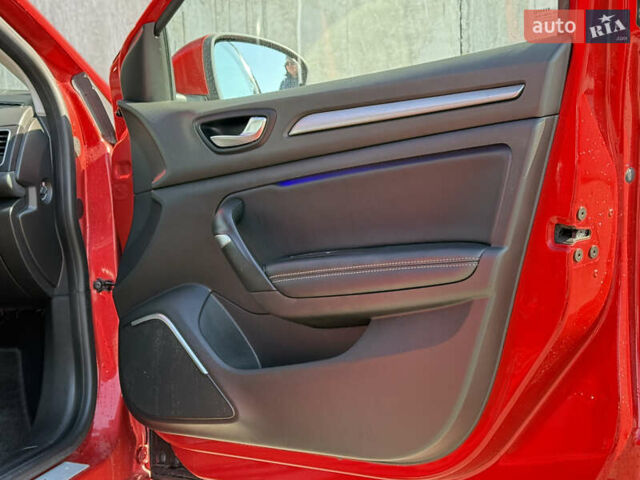 Красный Рено Меган, объемом двигателя 1.2 л и пробегом 130 тыс. км за 10200 $, фото 16 на Automoto.ua