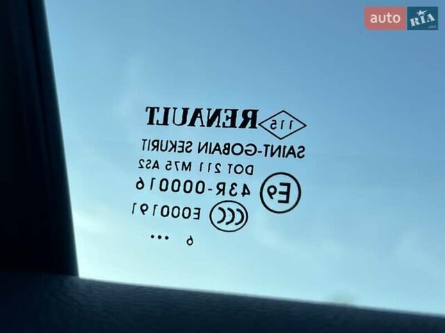 Красный Рено Меган, объемом двигателя 1.6 л и пробегом 219 тыс. км за 13750 $, фото 99 на Automoto.ua
