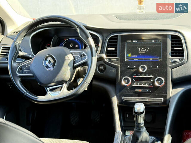 Красный Рено Меган, объемом двигателя 1.2 л и пробегом 130 тыс. км за 10200 $, фото 17 на Automoto.ua