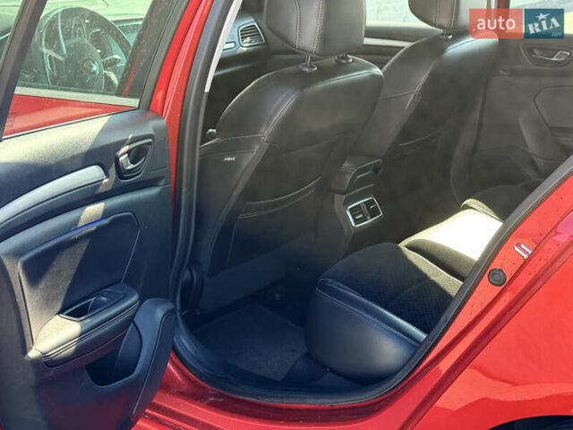 Красный Рено Меган, объемом двигателя 1.2 л и пробегом 130 тыс. км за 10200 $, фото 9 на Automoto.ua