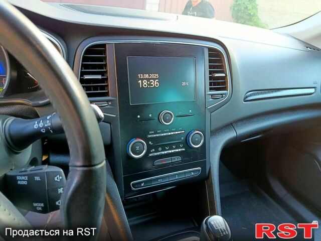 Красный Рено Меган, объемом двигателя 1.5 л и пробегом 220 тыс. км за 12000 $, фото 7 на Automoto.ua