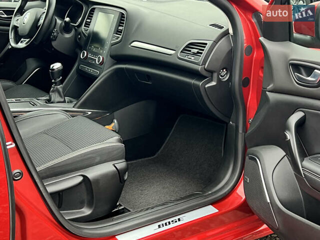 Красный Рено Меган, объемом двигателя 1.5 л и пробегом 209 тыс. км за 13665 $, фото 39 на Automoto.ua