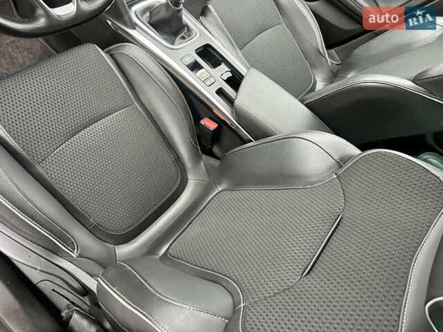 Красный Рено Меган, объемом двигателя 1.5 л и пробегом 209 тыс. км за 13665 $, фото 27 на Automoto.ua