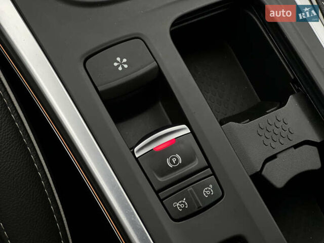 Красный Рено Меган, объемом двигателя 1.5 л и пробегом 209 тыс. км за 13665 $, фото 53 на Automoto.ua