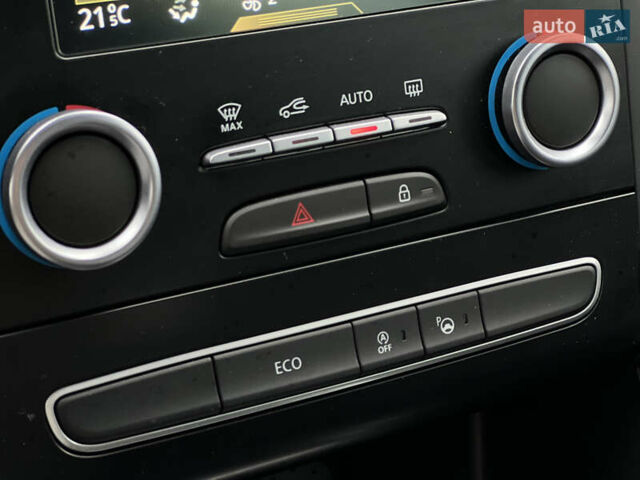 Красный Рено Меган, объемом двигателя 1.5 л и пробегом 209 тыс. км за 13665 $, фото 54 на Automoto.ua