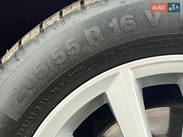 Красный Рено Меган, объемом двигателя 1.5 л и пробегом 209 тыс. км за 13665 $, фото 23 на Automoto.ua