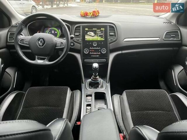 Красный Рено Меган, объемом двигателя 1.3 л и пробегом 108 тыс. км за 12300 $, фото 5 на Automoto.ua