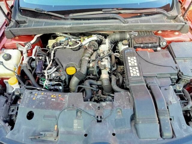 Красный Рено Меган, объемом двигателя 1.5 л и пробегом 176 тыс. км за 13500 $, фото 4 на Automoto.ua