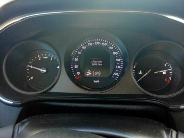 Красный Рено Меган, объемом двигателя 1.5 л и пробегом 176 тыс. км за 13500 $, фото 3 на Automoto.ua