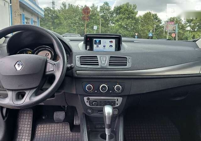 Рено Меган, объемом двигателя 1.5 л и пробегом 240 тыс. км за 6999 $, фото 9 на Automoto.ua