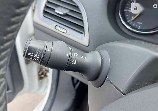 Рено Меган, объемом двигателя 1.5 л и пробегом 239 тыс. км за 8300 $, фото 13 на Automoto.ua