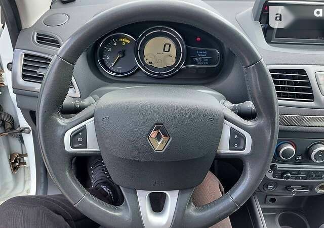 Рено Меган, объемом двигателя 1.5 л и пробегом 239 тыс. км за 8300 $, фото 11 на Automoto.ua