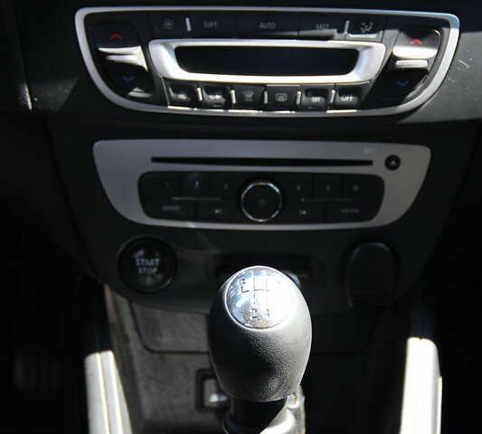 Рено Меган, объемом двигателя 1.5 л и пробегом 187 тыс. км за 9400 $, фото 17 на Automoto.ua