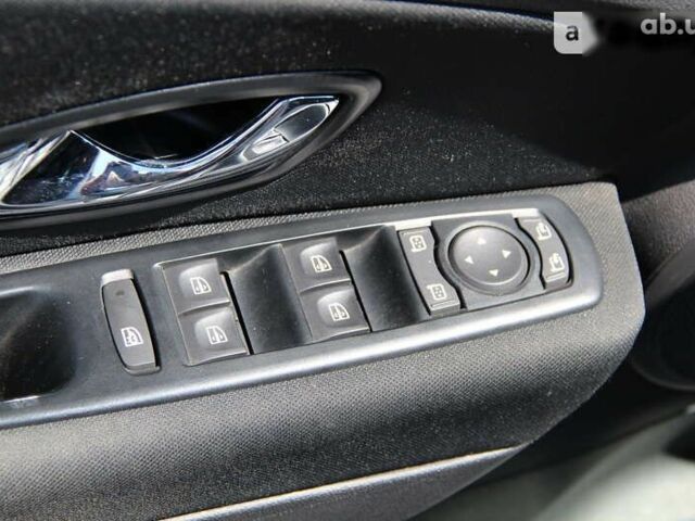 Рено Меган, объемом двигателя 1.5 л и пробегом 187 тыс. км за 9400 $, фото 26 на Automoto.ua