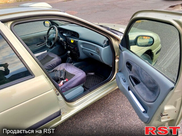 Рено Меган, объемом двигателя 1.6 л и пробегом 200 тыс. км за 2000 $, фото 10 на Automoto.ua