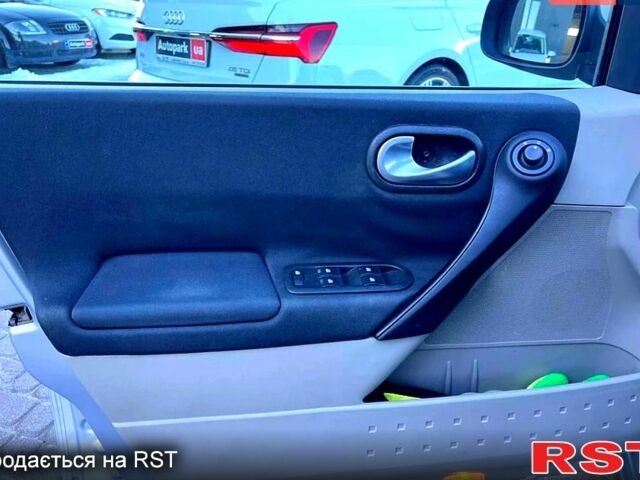 Рено Меган, объемом двигателя 16 л и пробегом 260 тыс. км за 4600 $, фото 5 на Automoto.ua