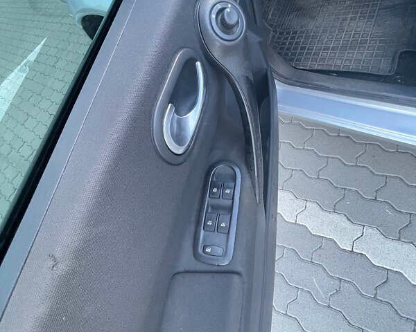 Рено Меган, об'ємом двигуна 1.6 л та пробігом 311 тис. км за 4650 $, фото 12 на Automoto.ua