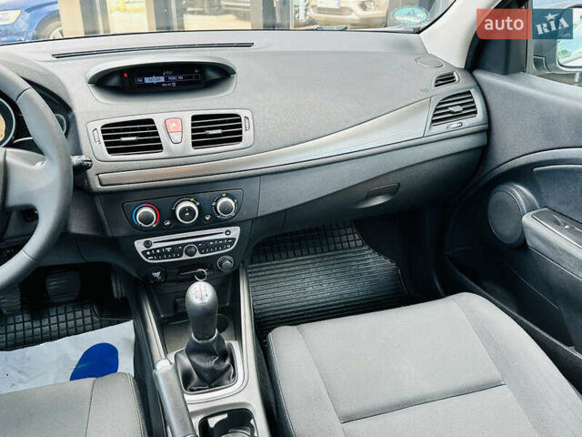 Рено Меган, об'ємом двигуна 1.6 л та пробігом 180 тис. км за 7399 $, фото 23 на Automoto.ua