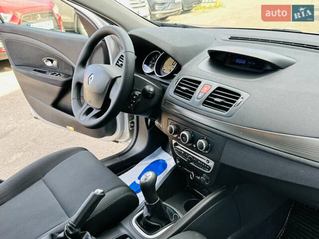 Рено Меган, об'ємом двигуна 1.6 л та пробігом 180 тис. км за 7399 $, фото 35 на Automoto.ua