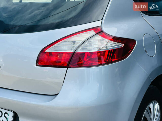 Рено Меган, об'ємом двигуна 1.6 л та пробігом 180 тис. км за 7399 $, фото 5 на Automoto.ua