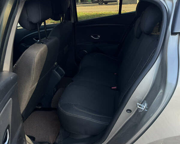 Рено Меган, объемом двигателя 1.6 л и пробегом 180 тыс. км за 7200 $, фото 39 на Automoto.ua