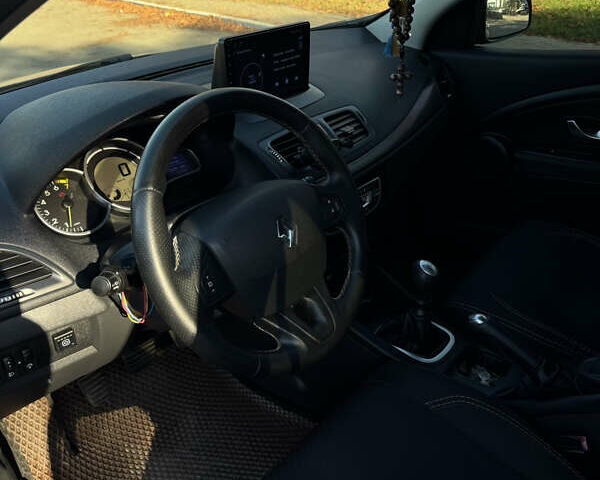 Рено Меган, объемом двигателя 1.6 л и пробегом 180 тыс. км за 7200 $, фото 27 на Automoto.ua