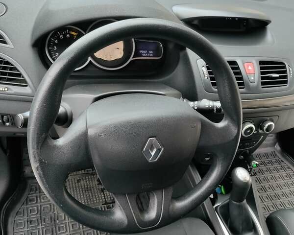 Рено Меган, объемом двигателя 1.6 л и пробегом 194 тыс. км за 5200 $, фото 13 на Automoto.ua