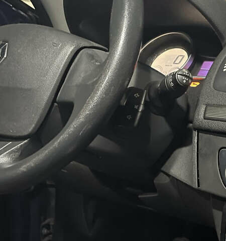 Рено Меган, объемом двигателя 1.6 л и пробегом 225 тыс. км за 5500 $, фото 10 на Automoto.ua