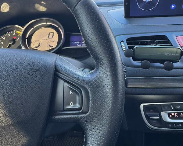 Рено Меган, объемом двигателя 1.6 л и пробегом 180 тыс. км за 7200 $, фото 24 на Automoto.ua