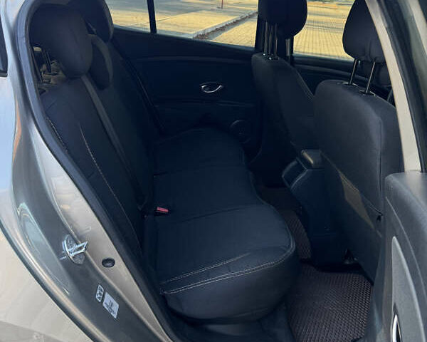 Рено Меган, объемом двигателя 1.6 л и пробегом 180 тыс. км за 7200 $, фото 38 на Automoto.ua