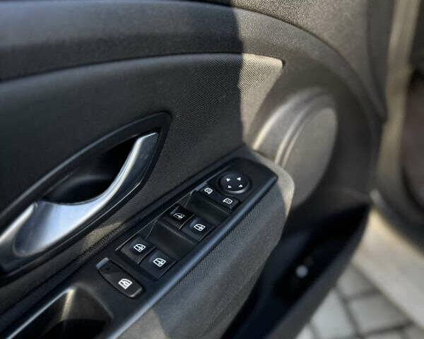 Рено Меган, объемом двигателя 1.6 л и пробегом 180 тыс. км за 7200 $, фото 36 на Automoto.ua