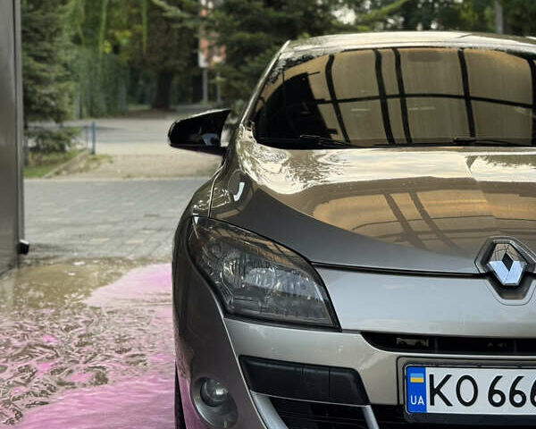 Рено Меган, объемом двигателя 1.6 л и пробегом 180 тыс. км за 7200 $, фото 1 на Automoto.ua