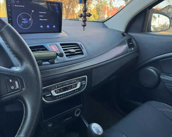 Рено Меган, объемом двигателя 1.6 л и пробегом 180 тыс. км за 7200 $, фото 22 на Automoto.ua