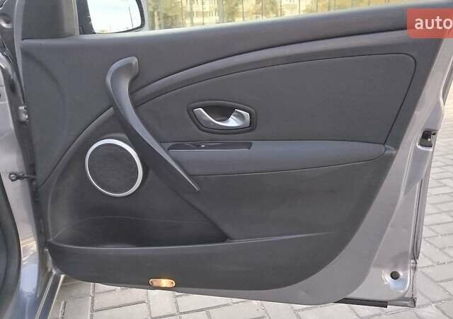 Рено Меган 2009 у Дніпро (Дніпропетровську) на Automoto.ua Рено Меган, об'ємом двигуна 1.6 л та пробігом 222 тис. км за 6900 $, фото 14 на Automoto.ua