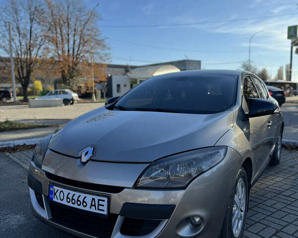 Рено Меган, объемом двигателя 1.6 л и пробегом 180 тыс. км за 7200 $, фото 15 на Automoto.ua