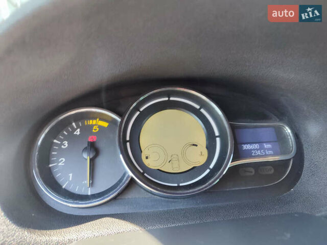 Рено Меган, объемом двигателя 1.5 л и пробегом 309 тыс. км за 6600 $, фото 7 на Automoto.ua